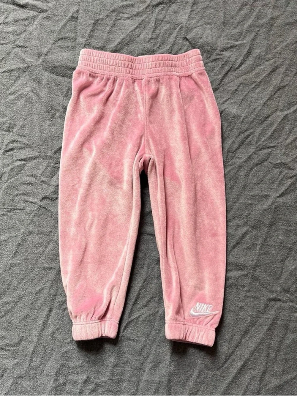 Nike little girls 18m pink velour tracksuit - Picture 4 of 6